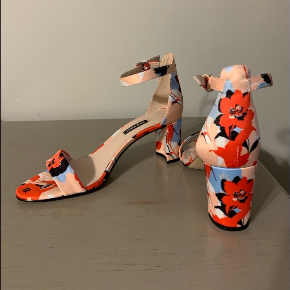 Nine West Size 9 Floral Fantastic Stack Sandal